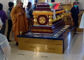 Tang lễ: Thầy cúng hạ đài hoả táng 